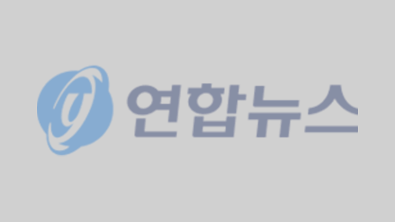 Media 4 overlay